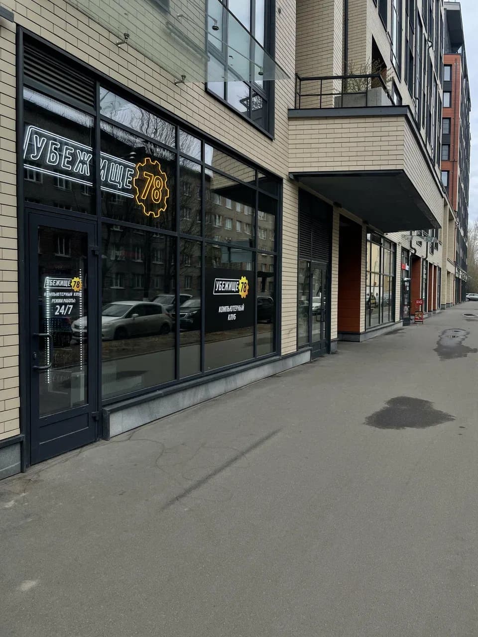 Вход в клуб на Белоостровской